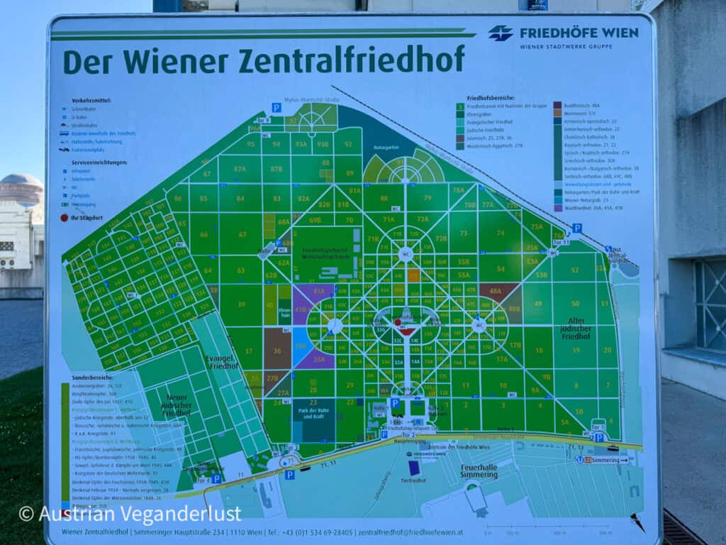 Karte des Wiener Zentralfriedhofs mit den verschiedenen Abteilungen, religiösen Begräbnisstätten und Wegen, beschriftet mit "Der Wiener Zentralfriedhof".