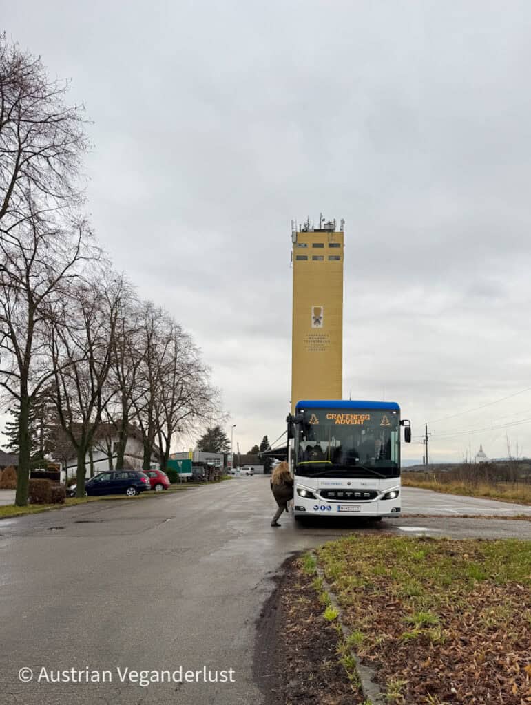 Grafenegg Advent shuttle bus picking up visitors on a cloudy winter day, en route to the Grafenegg Castle Christmas Market.